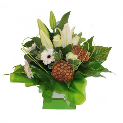 City Box In White - At All For Love Flowers we are delighted to present this beautiful arrangement in water available for delivery in Invercargill