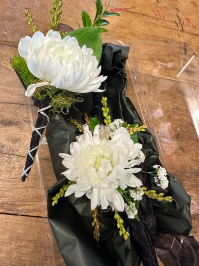 Corsage and Buttonhole Set - Can be made into any colours, feel free to call us to discuss what you're wanting, or pop into the special instructions what colour suit/dress and what jewellery is being worn and we can try our best to match.